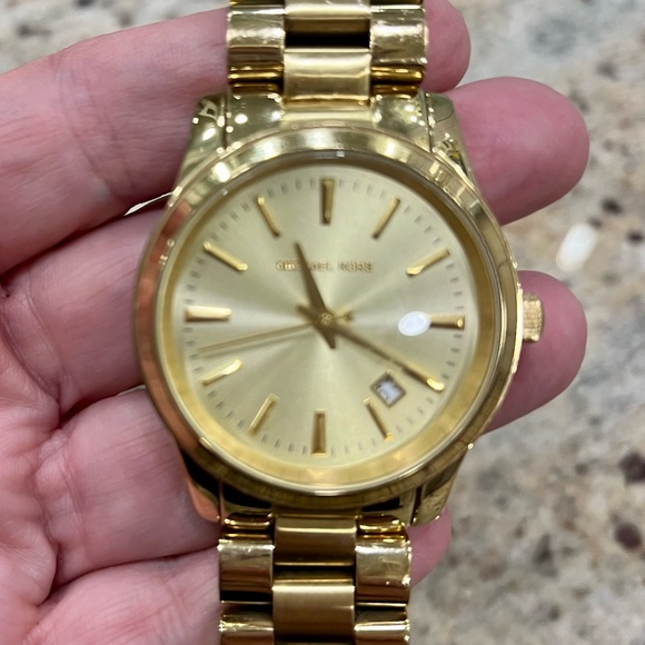 Michael Kors Gold Watch, needs battery - Picture 2 of 5